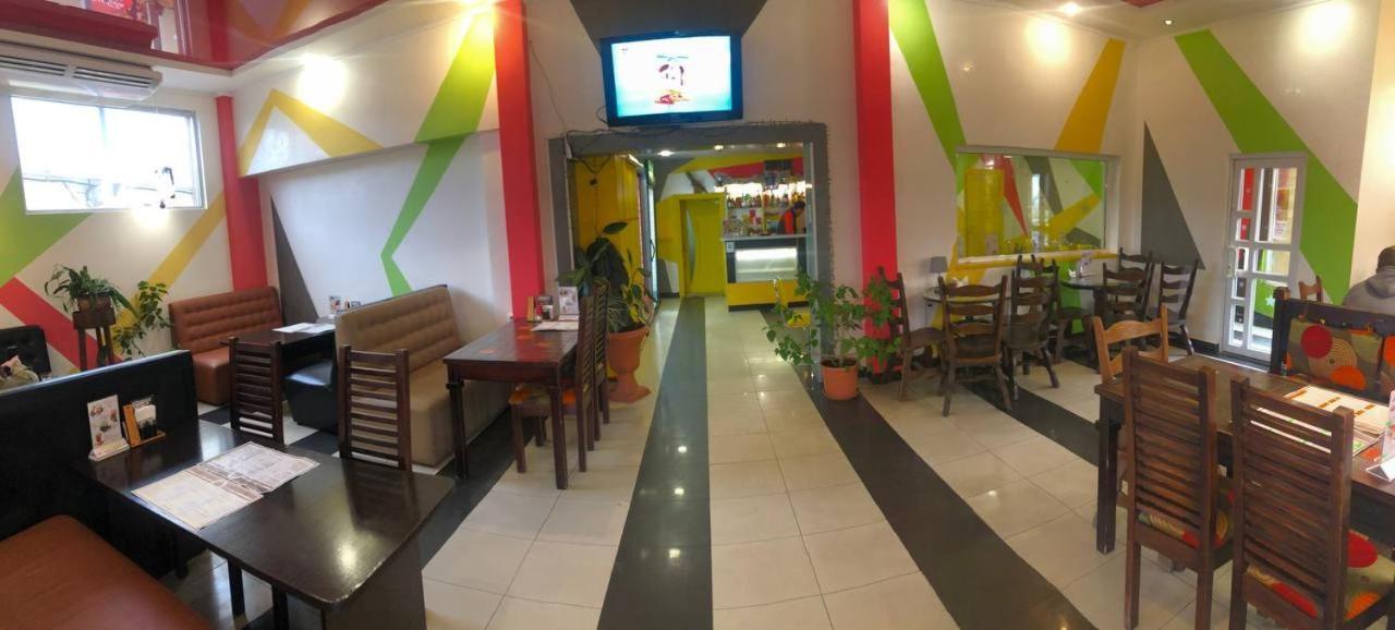 Саквояж Вокзал Acomodação com café da manhã Lviv Exterior foto